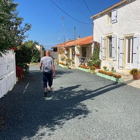 Holiday home Maison Au Calme *
